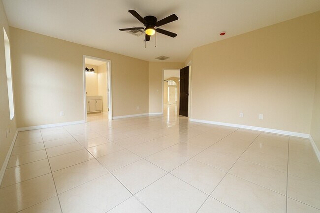 Building Photo - Elegant Newly Remodeled 3-Bedroom Home in ...