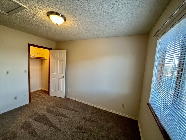Building Photo - Beautiful 3 Bedroom Home in Sundown