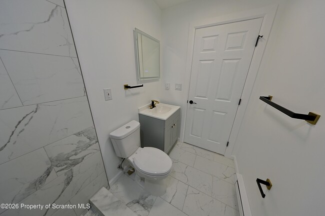 Building Photo - 318 W Main St