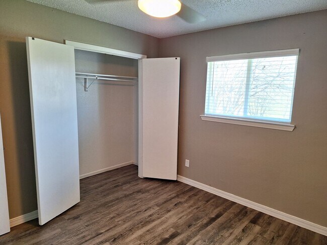 Building Photo - 2815 Wheatfield Dr