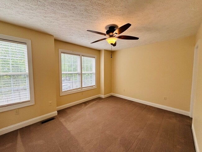 Building Photo - 120 Willow Oak Dr NW