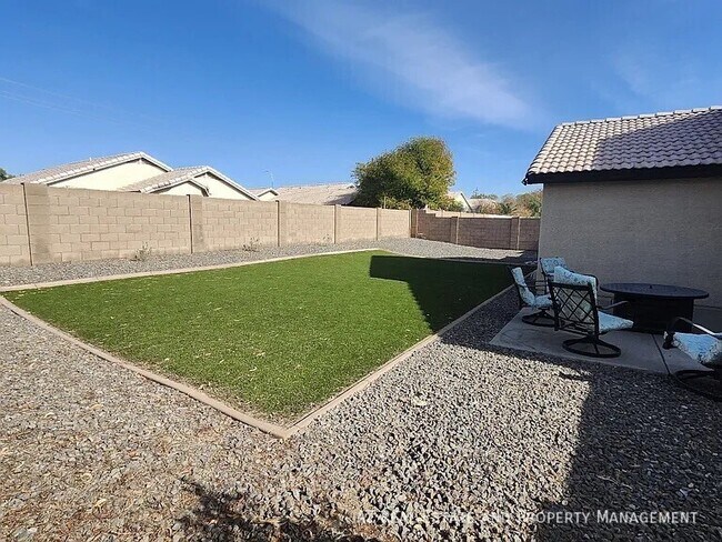 Building Photo - 8642 W Echo Ln