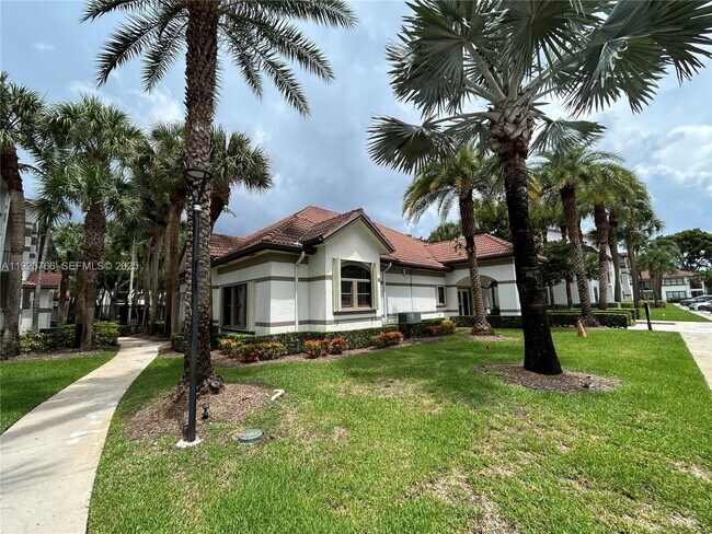 Building Photo - 620 S Park Rd