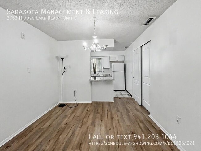 Building Photo - 2752 Hidden Lake Blvd