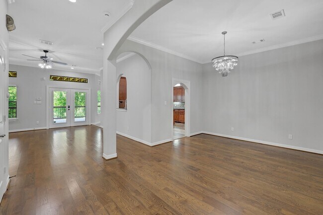 Building Photo - 270 Lake Grove Dr