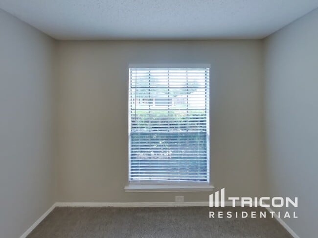 Building Photo - 2813 Whitehurst Dr