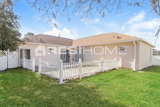 Building Photo - 14145 Spring Hill Dr