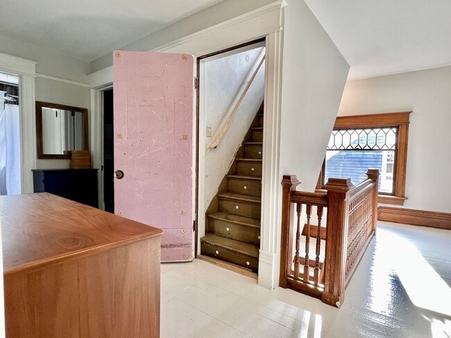 Building Photo - Victorian Gem in the Heart of Downtown – F...