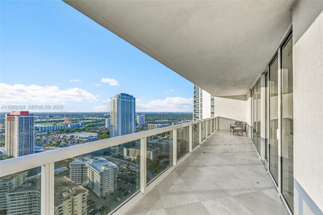 Building Photo - 1830 S Ocean Dr