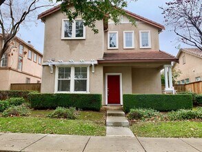 Building Photo - Beautiful Brentwood home with bed and full bath downstairs