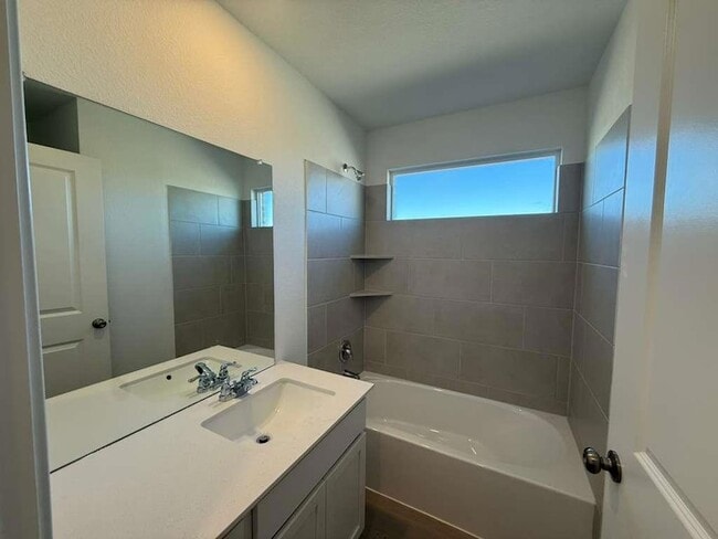 Building Photo - 200 Herald Dr