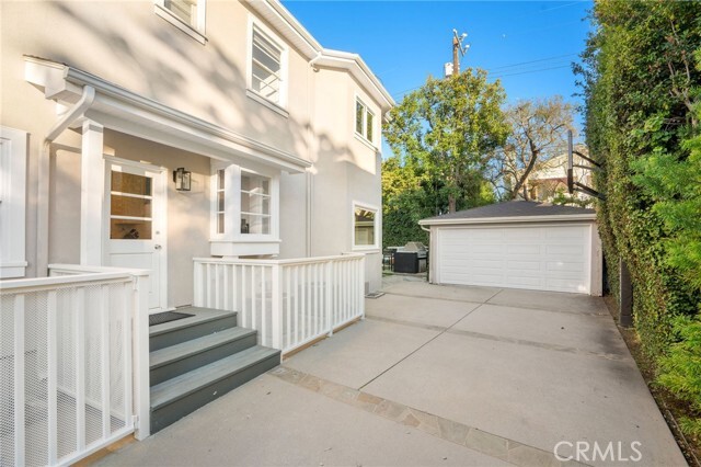 Building Photo - 738 N Almar Ave