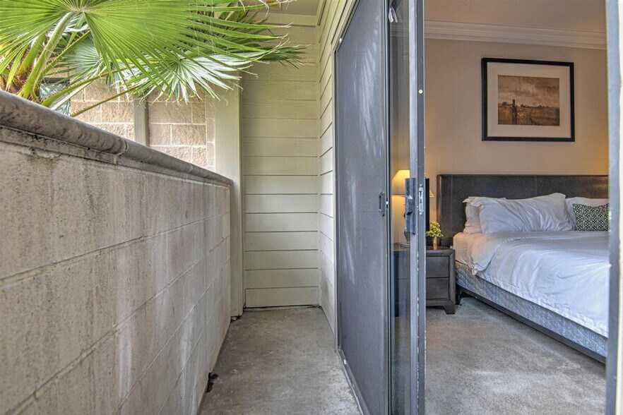 Building Photo - 2024 Post Oak Blvd