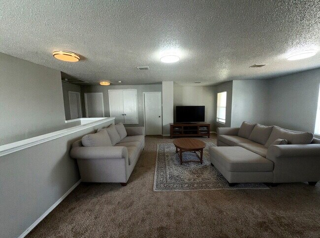 Building Photo - Spacious 4-Bedroom Home with Fireplace & Large Backyard in SW Fort Worth
