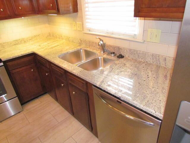 Building Photo - 3375 Moundview Ct