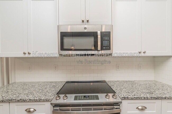 Building Photo - 319 Sumac Trail