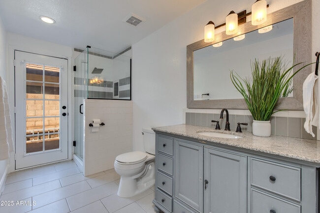 Building Photo - 2119 E New Bedford Dr