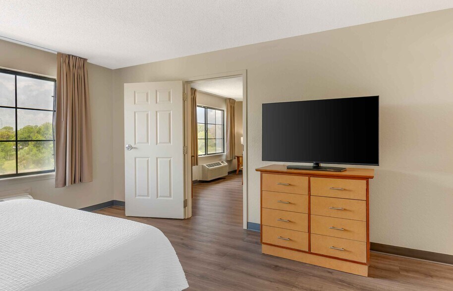Building Photo - Furnished Studio-Melbourne - Airport