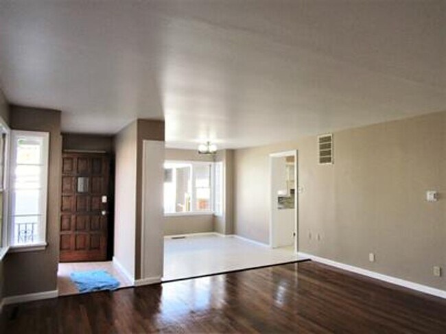 Building Photo - 1325 Texas Ave