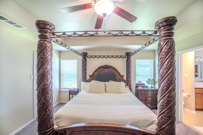 Building Photo - Beautiful 4-Bedroom Home with Spacious Bac...