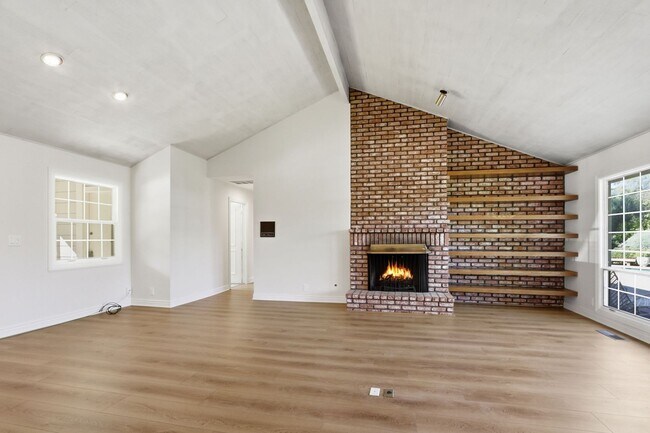Building Photo - Stunning 3,488 Sq. Ft. Home with Pool & 3-...