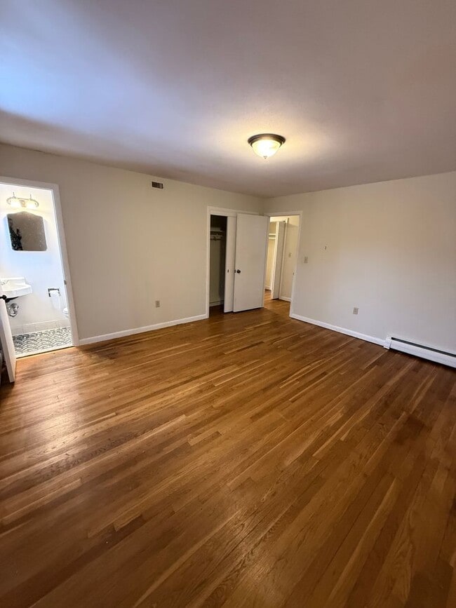 Building Photo - Concord Condo - Heat and Hot Water Included!