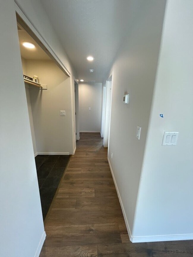 Building Photo - Home in Rathdrum