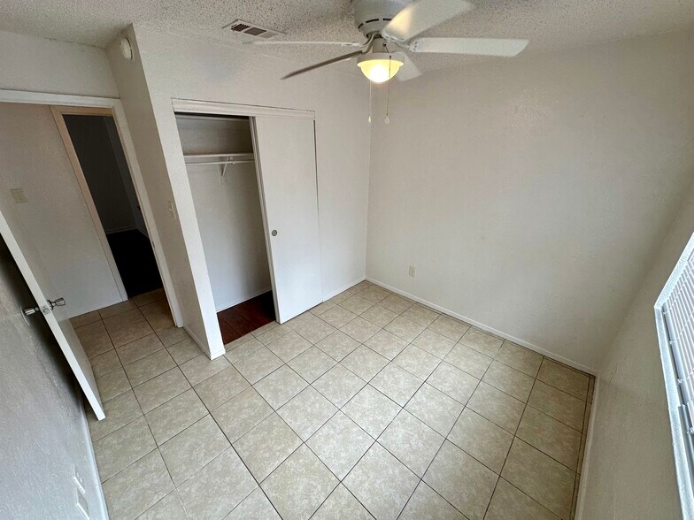 Bedroom - 3820 Bigleaf Ln