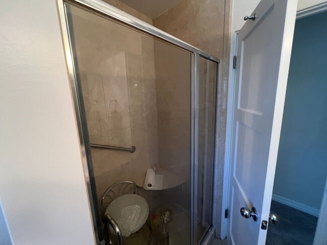 Building Photo - LOCATION LOCATION LOCATION!!! 5th & I St, Large House, 2Bdrm+Den+2 car Garage