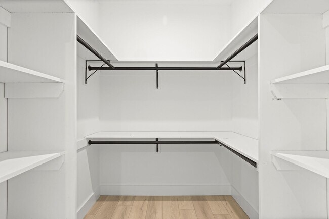 Building Photo - 4525 Bergenwood Ave