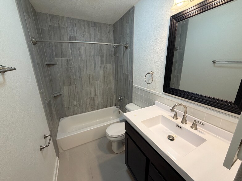 Building Photo - 1131 Spencer St