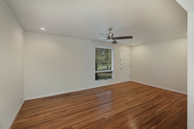 Building Photo - 584 Joyce Ln