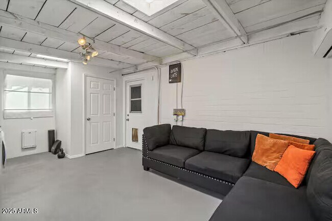 Building Photo - 334 W Glenrosa Ave