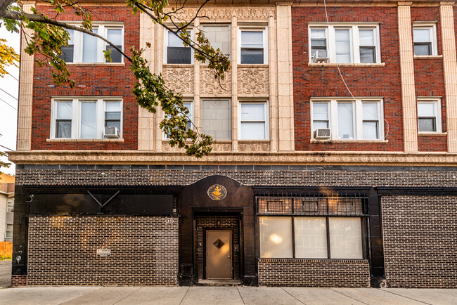 Building Photo - 5836 W Madison St