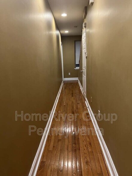 Building Photo - 3856 Fairmount Ave