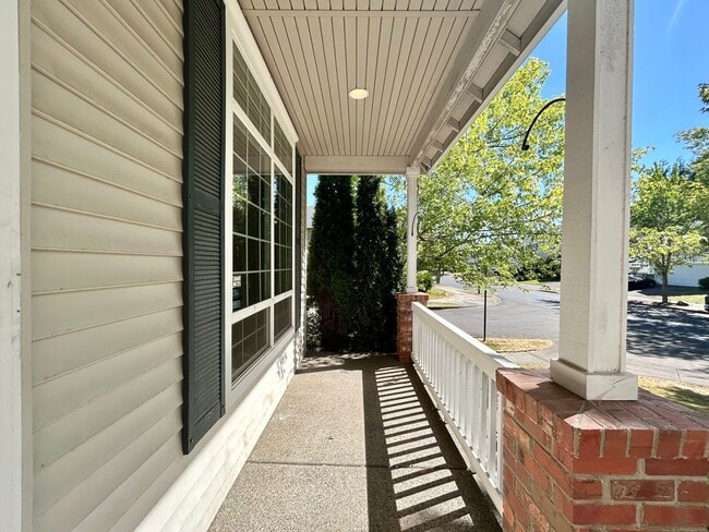 Building Photo - Gorgeous 4 Bed, 2.5 Bath House!