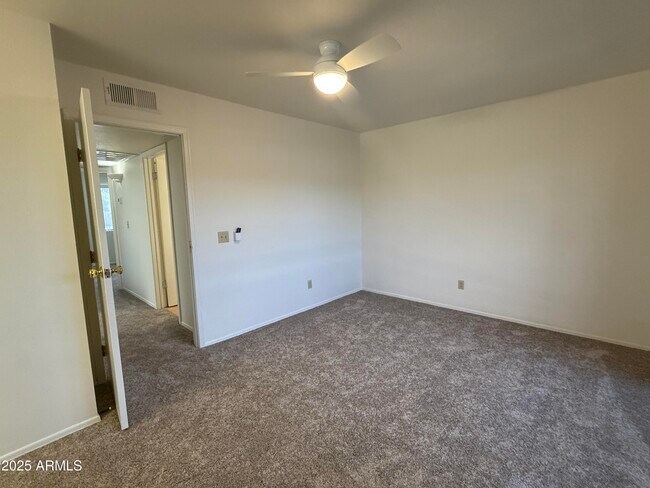 Building Photo - 611 W 13th St