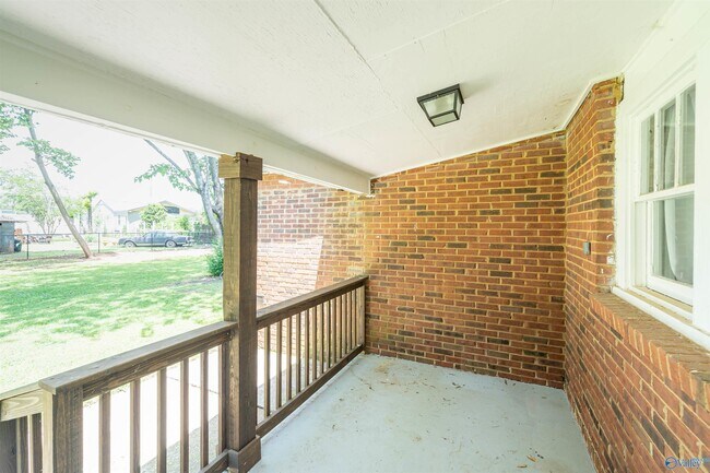 Building Photo - 2820 Union Dr NW