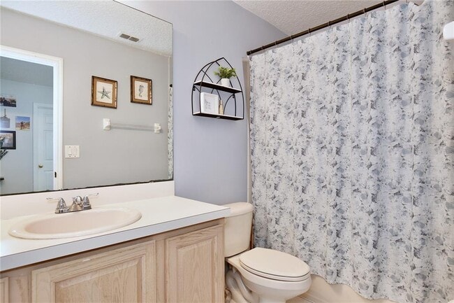 Building Photo - 2115 Heathwood Cir