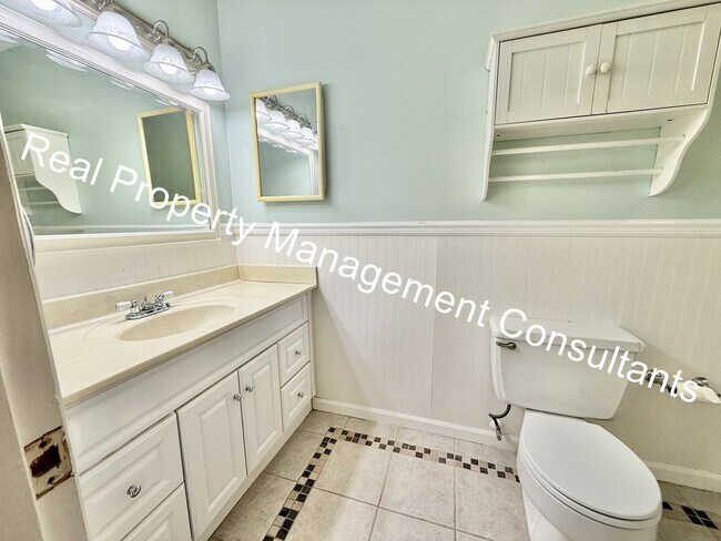Building Photo - Beautiful Condo on the Plaza with City Vie...