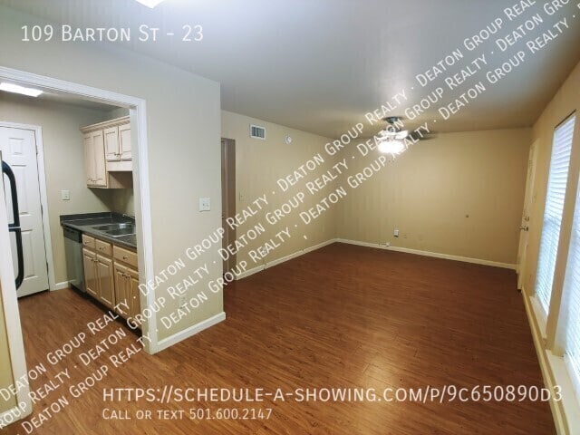 Building Photo - 109 Barton St