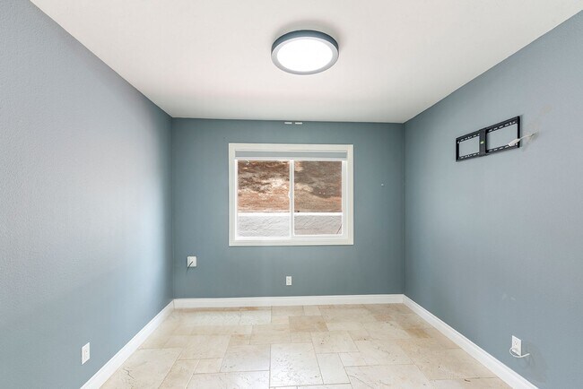 Building Photo - 13960 Carmel Ridge Rd