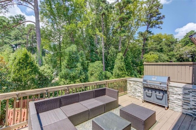 Building Photo - 1450 Edgebrook Ct NE