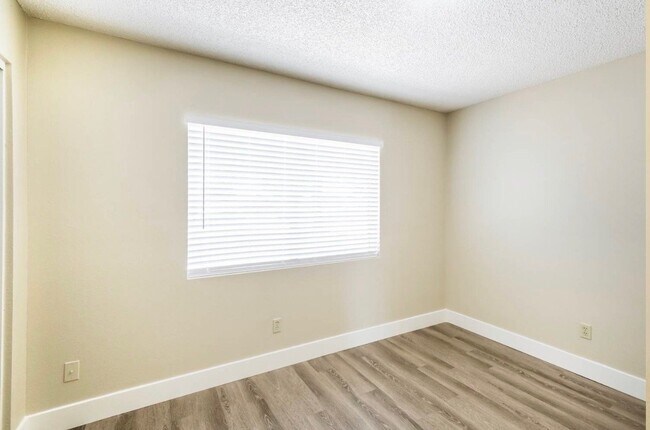 Building Photo - 9503 W Las Palmaritas Dr