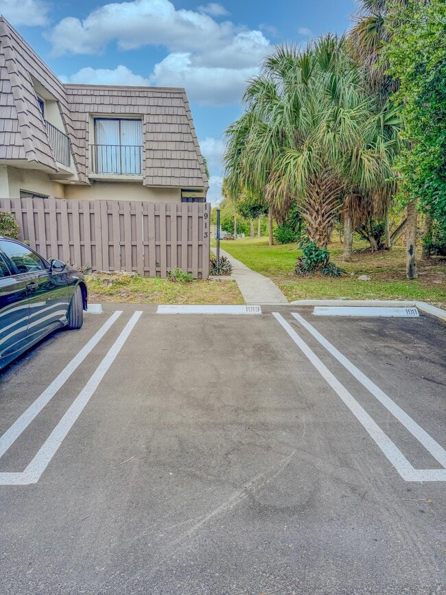 Building Photo - 1913 N Congress Ave