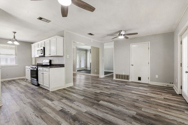 Building Photo - Back on the market! Better Price! Newly Renovated Metairie 3 Bedroom! Must See!