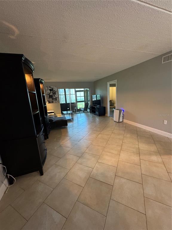 Building Photo - 109 Pine Ct