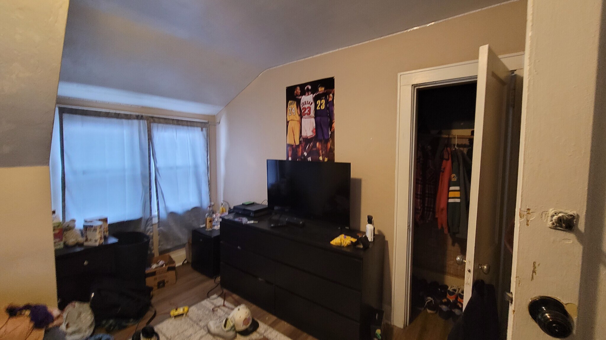 Building Photo - 3037 N. Downer Ave