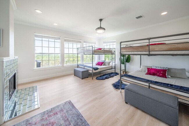 Building Photo - 8902 Feather Hill Rd