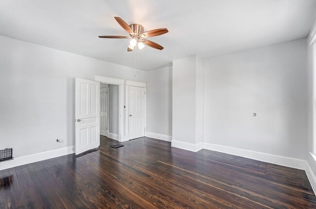 Building Photo - Three Bedroom Home in Hamilton!